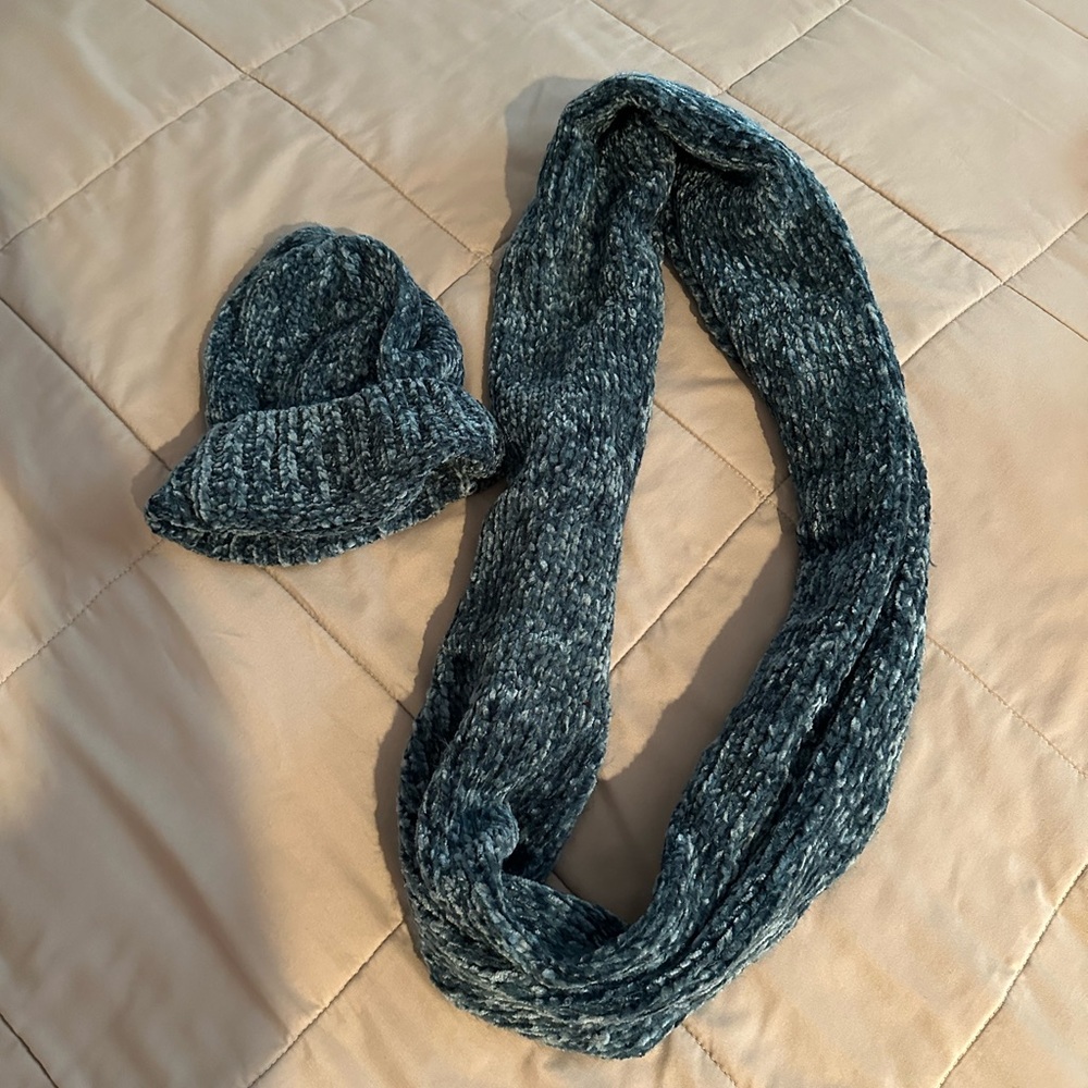 🚨2/$15 Infinity Scarf & Hat Set - K accessories